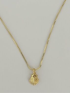 Little scallop necklace
